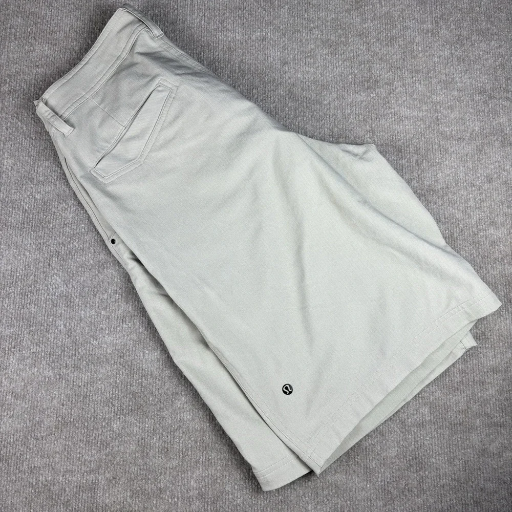 Lululemon Commission Shorts Mens 34 Khaki Stretch Golf Chino Casual 10